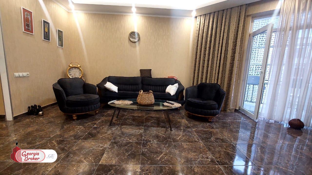 продается квартира с новым ремонтом 5-комнат